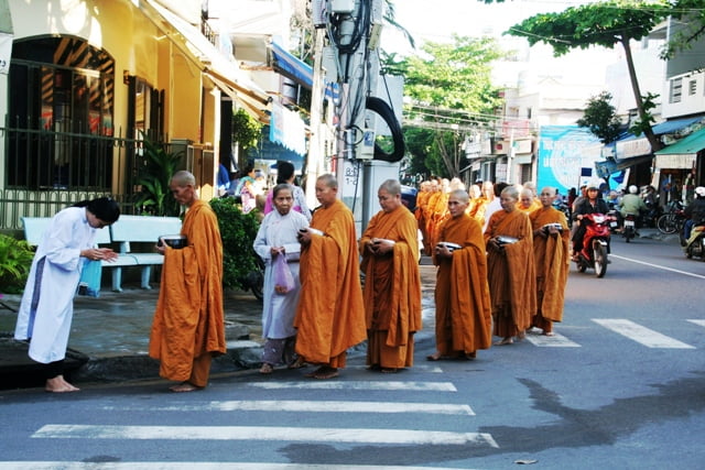 Bố Thí và Cúng Dường Như Pháp – Lời Phật Dạy Trong Kinh Tạng Nikàya